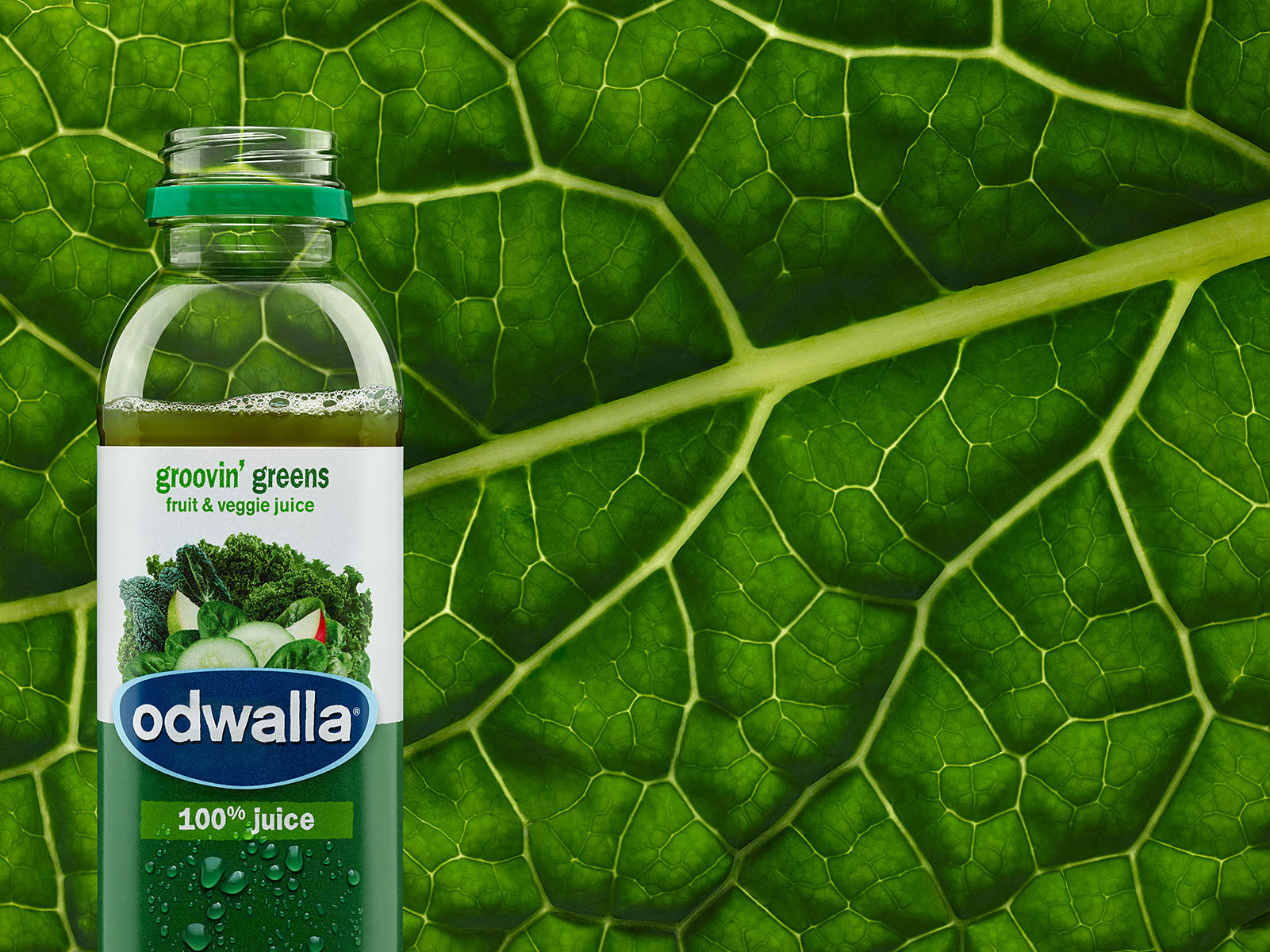 Odwalla_15oz_GroovinGreens_03_Droplets_Final-small